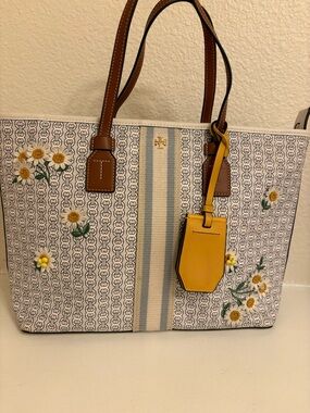 Limited Edition Tory Burch Gemini Tote Bag with Daisy Embroidery & Yellow Tag